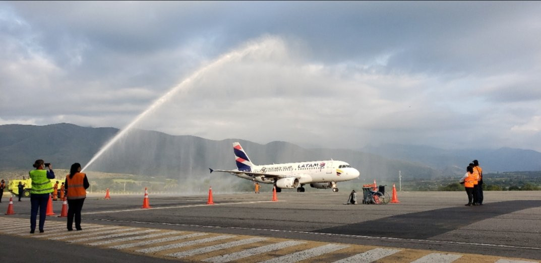 LATAM inicia ruta aérea Quito - Loja