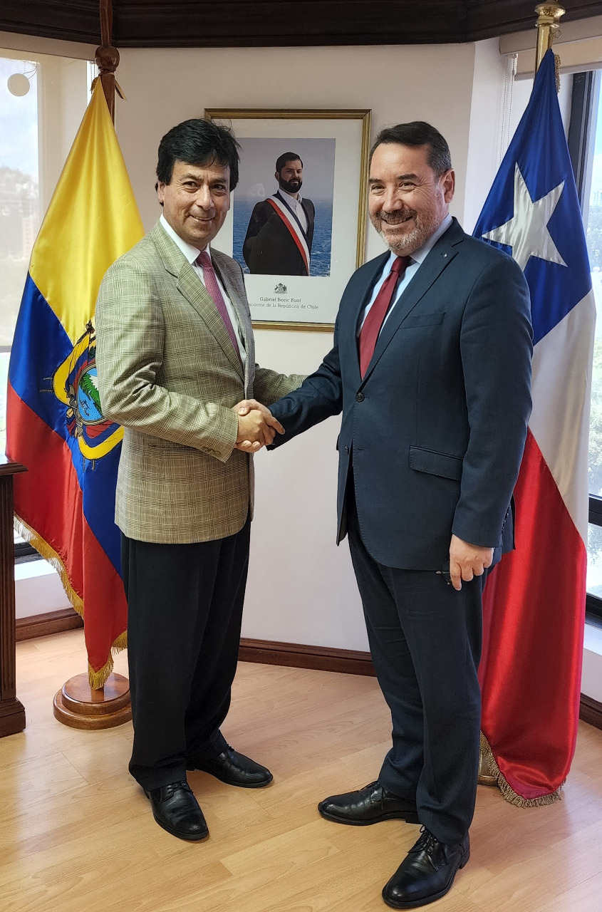 Encuentro con el Embajador de Chile en Ecuador