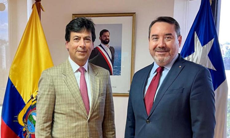 Encuentro con el Embajador de Chile en Ecuador
