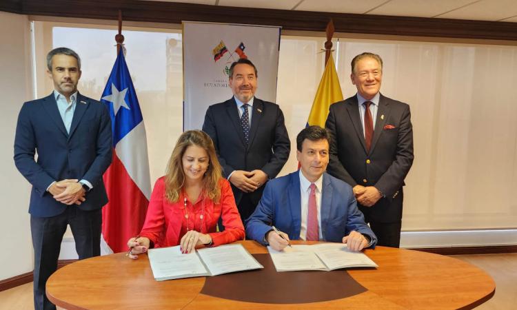Cámaras de Comercio Ecuatoriano Chilena y de Santiago firman convenio de colaboración para promover mecanismos de resolución de controversias